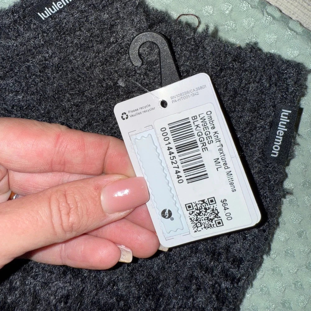 NWT Lululemon Women's Ombre Knit Textured Mittens Black Graphite Grey Size M/L‎